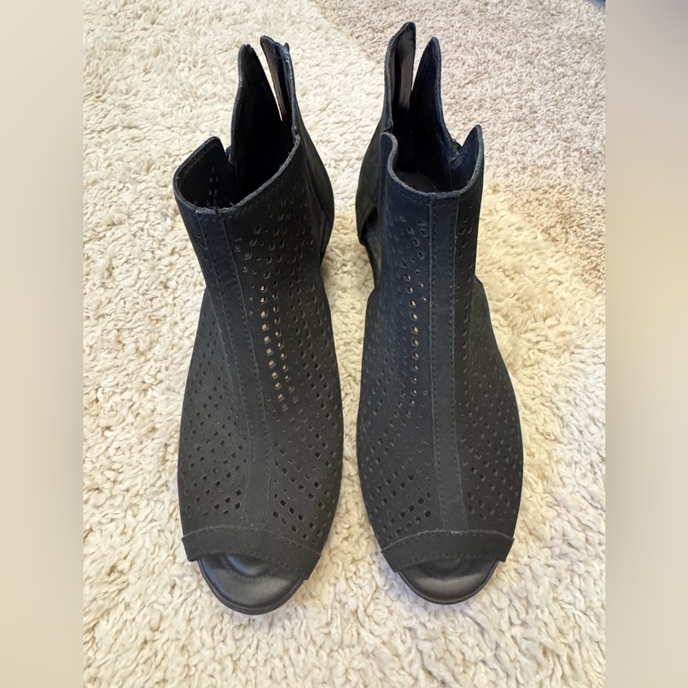 Earth Brand Black Leather Suede Booties